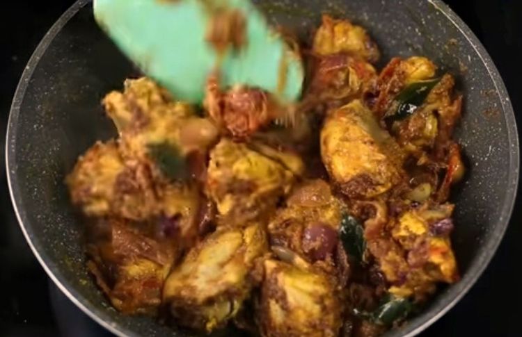 Step 3.1: Mix on high flame for 5 minutes to combine the masala