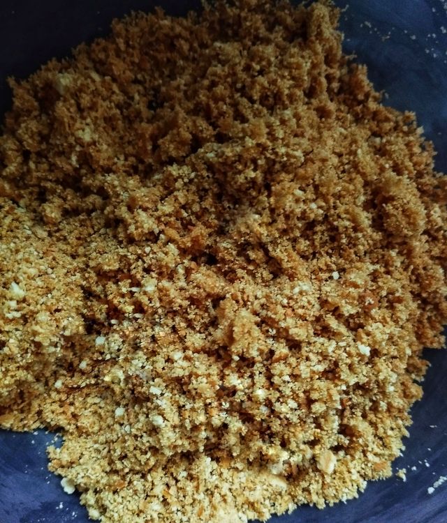 Step 1.1: Add ghee to the biscuit powder and mix with a spatula