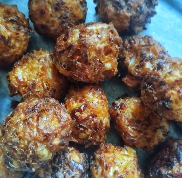 Step 1.2: When the oil becomes hot, add the balls