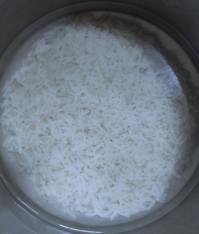 Step 1.1: Wash and soak the rice for 10 minutes