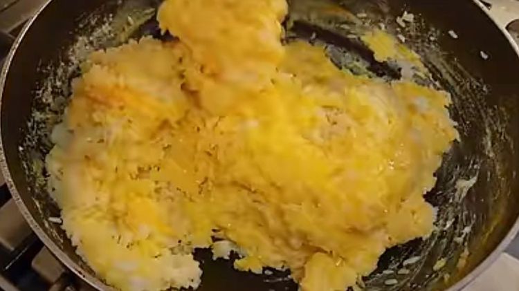 Step 1.1: Heat a wok or kadai, add oil, and when it becomes hot, add the egg and rice mixture