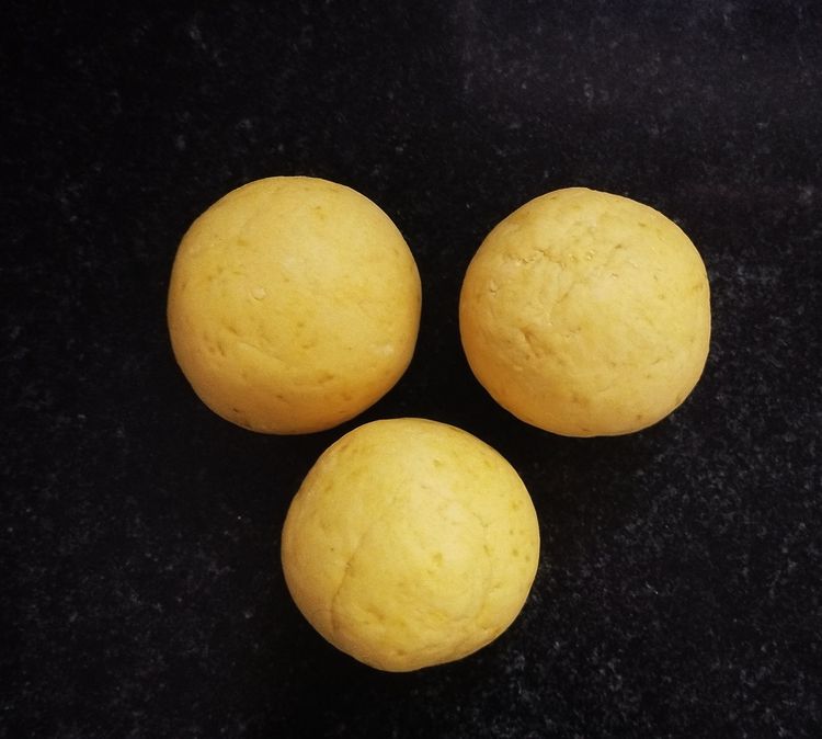 Step 1.1: Divide the dough into 3 equal-sized balls