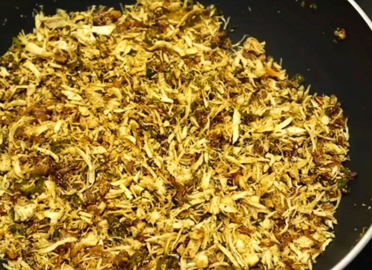 Step 1.1: Add the crushed chicken and sauté for 5 minutes on medium flame