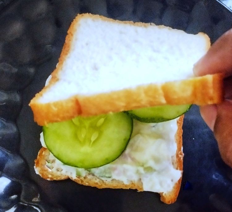 Step 1.1: Cover with another slice of bread