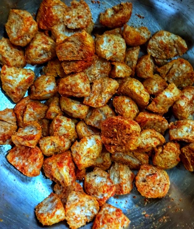 Step 1.2: Marinate the chunks with chilli powder, turmeric powder, garam masala powder, ginger garlic paste, and salt