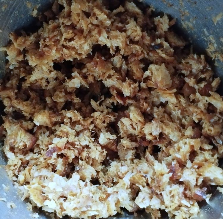 Step 1.2: Transfer the fried soya chunks to a blender and just crush them