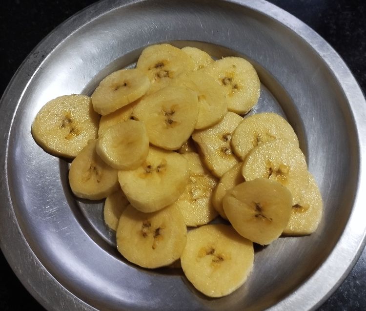 Step 1.1: Peel and slice the ripe Nendran banana into half-centimeter thick round slices