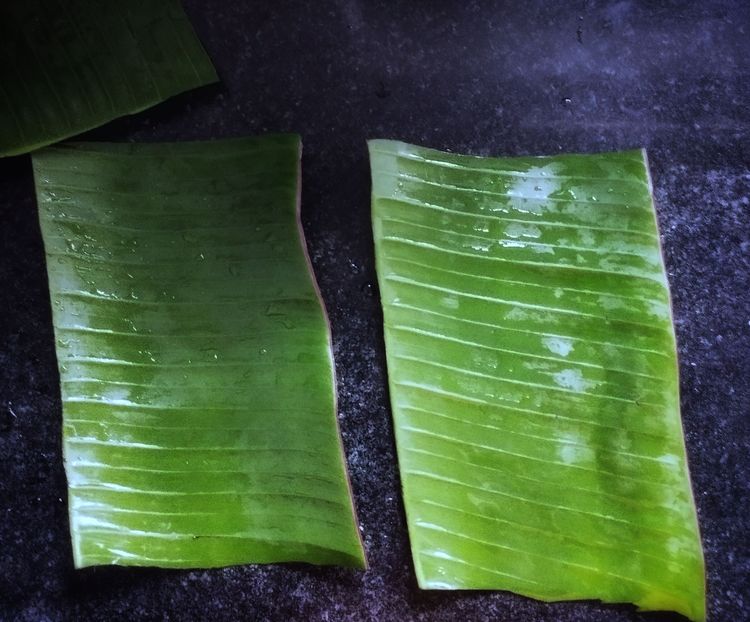 Step 1.1: Cut the banana leaf into small sheets