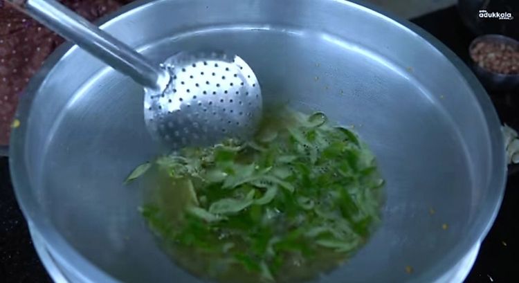 Step 3.1: Deep fry curry leaves until crisp, being careful of splattering