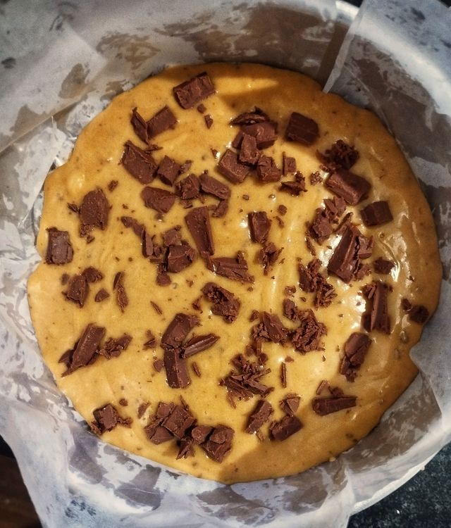 Step 5.1: Sprinkle the remaining chocolate chips or grated chocolate on top