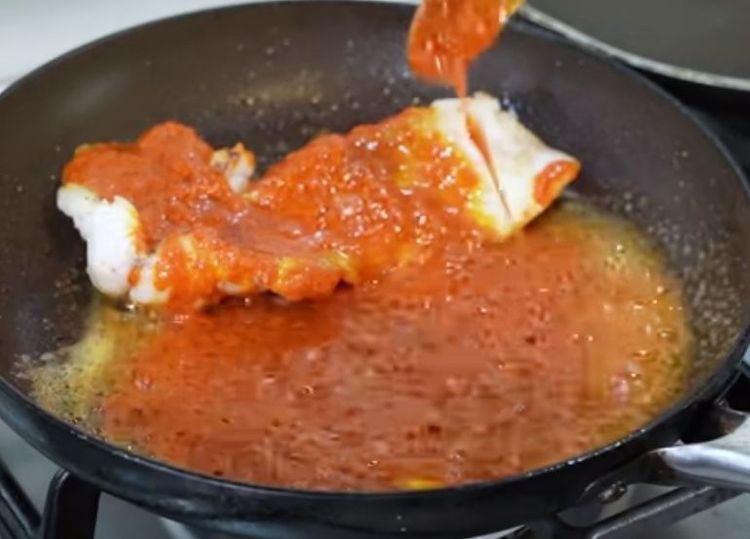 Step 5.1: Mix the fish into the masala