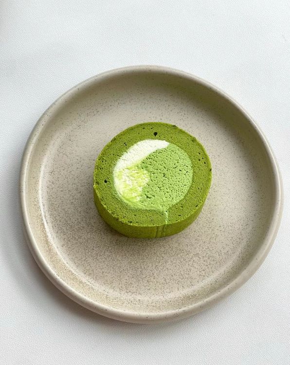 Step 1.2: Heat corn oil and matcha powder, stirring until there is no dry powder