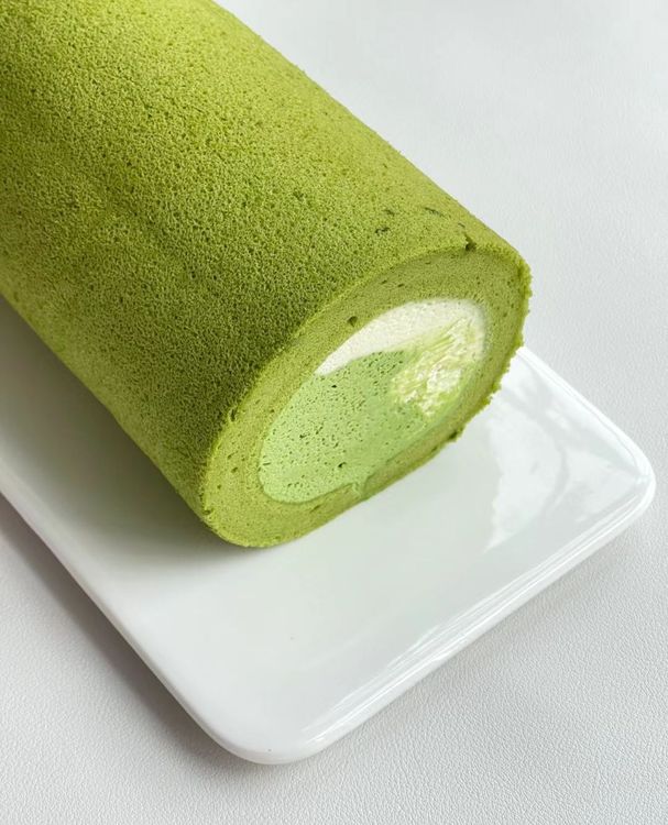 Step 1.3: Heat corn oil and matcha powder, stirring until there is no dry powder