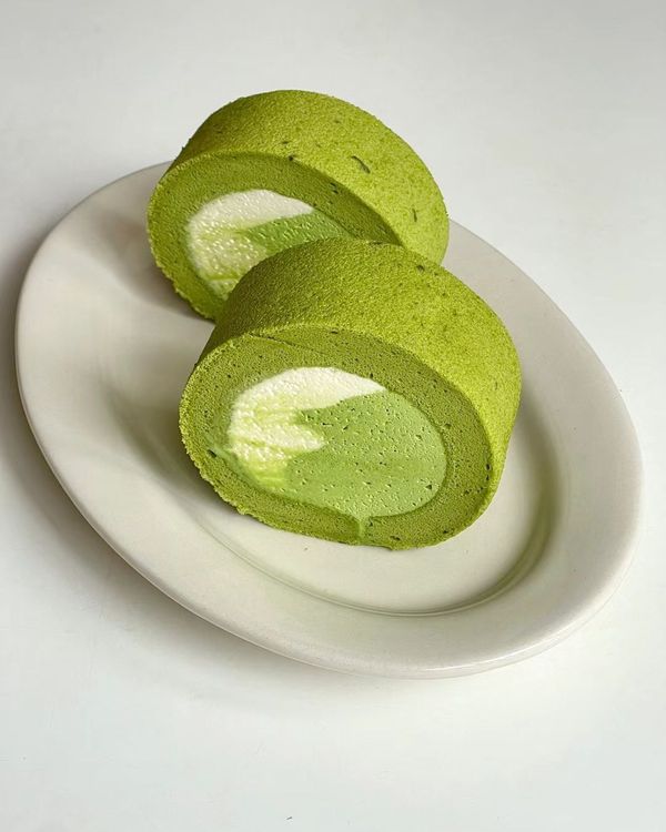 Step 1.6: Heat corn oil and matcha powder, stirring until there is no dry powder