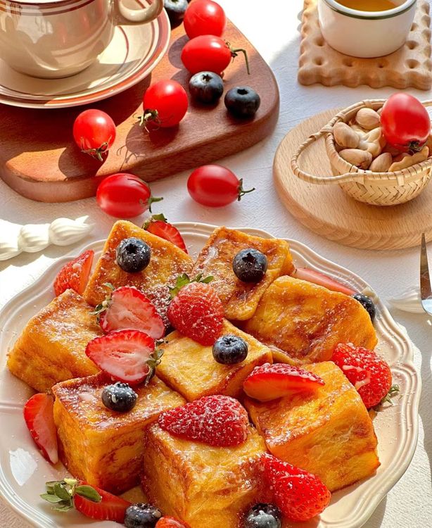 Step 1.2: Cut the sides of the toast