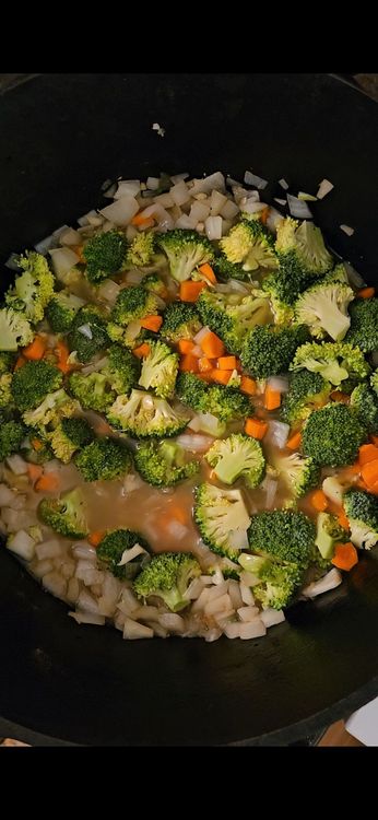 Step 2.1: Add broccoli and carrot to the pot