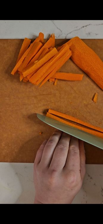 Step 1.1: Peel and cut the carrots into small matchsticks