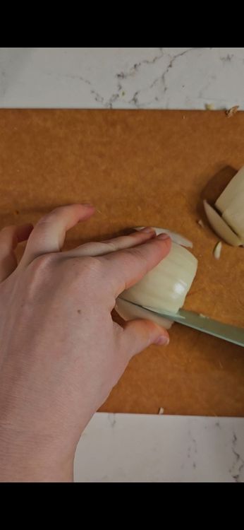 Step 1.1: Cut the onion into julienne slices