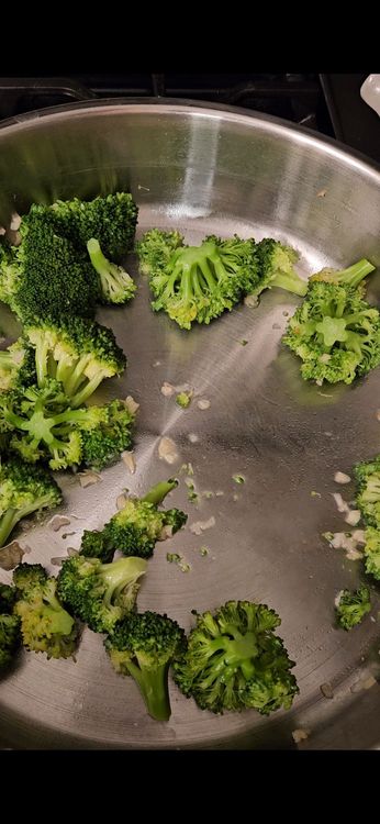 Step 3.1: Add the broccoli to the pan and stir to coat with the garlic and oil