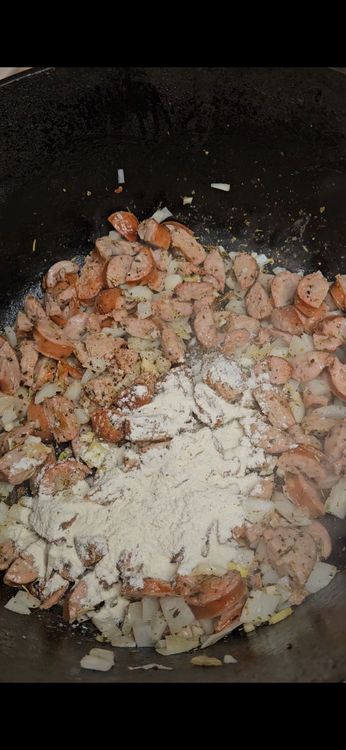 Step 3.1: Sprinkle in the flour and stir well, cooking for about 1 minute