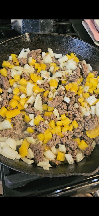Step 2.1: Add the bell pepper and onion, season with salt and pepper, and cook for another 3-4 minutes