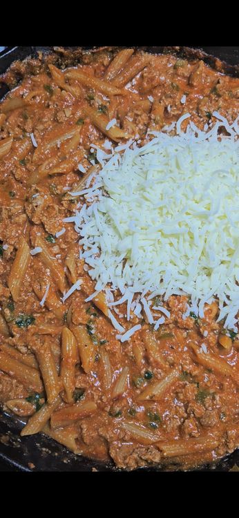 Step 3.4: Mix in the ricotta cheese, spinach, red pepper flakes, and half of the shredded mozzarella cheese