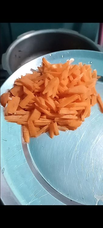 Step 2.1: Toss in the sliced carrots and stir fry for 2-3 minutes until they soften slightly