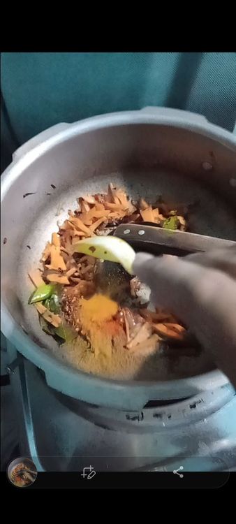 Step 2.8: Sprinkle in turmeric powder, chilli flakes, curry powder, and chilli powder