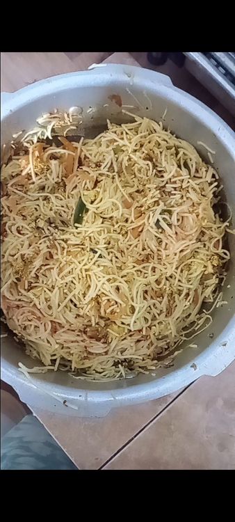 Step 4.1: Garnish with extra chilli flakes or curry leaves if desired, and serve warm