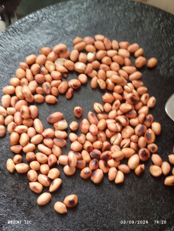 Step 1.1: In a pan, roast the sesame seeds and grind them