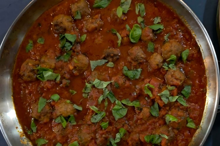 Albondigas (Meatballs in Tomato Sauce) recipe