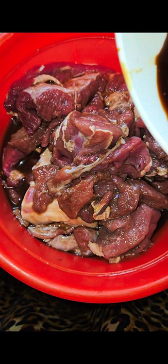 Step 1.1: Marinate beef with seasoning and salt for 10 mins