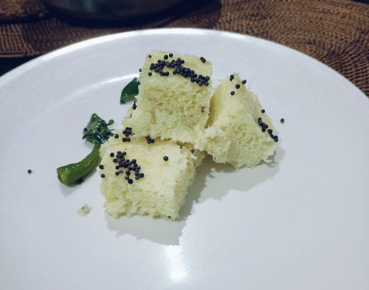 Step 1.1: Enjoy it hot with green coriander and mint chutney