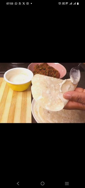 Step 3.1: Fold the dough over the filling to form a triangle, and continue folding until the end of the strip