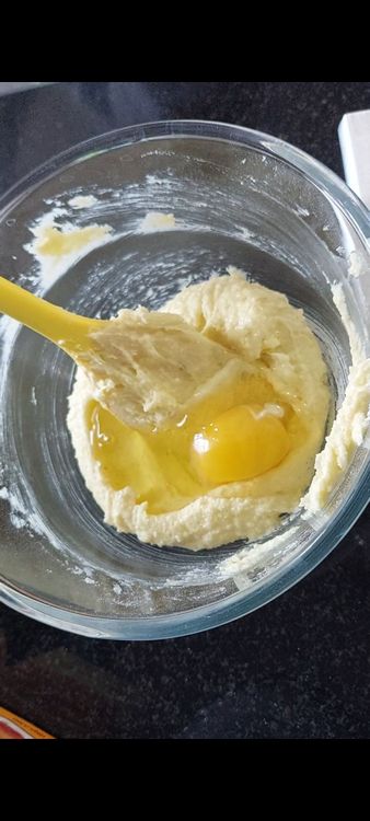 Step 1.1: Add egg, lemon juice and food colour