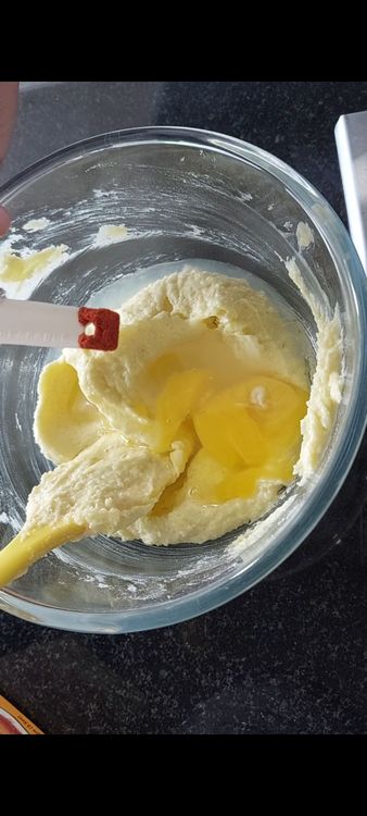 Step 1.3: Add egg, lemon juice and food colour
