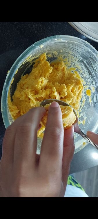 Step 1.1: Make a ball of 1 tbs cookie mixture and roll in powdered sugar