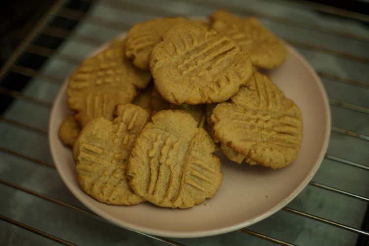 Step 1.2: **Allow the cookies to cool on the baking sheet for 5 minutes before transferring them to a wire rack to cool completely