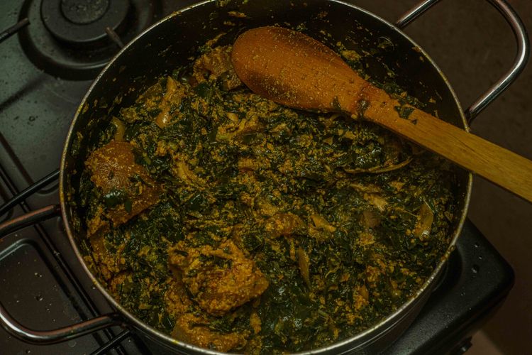 Step 1.1: Stir in the chopped spinach or kontomire