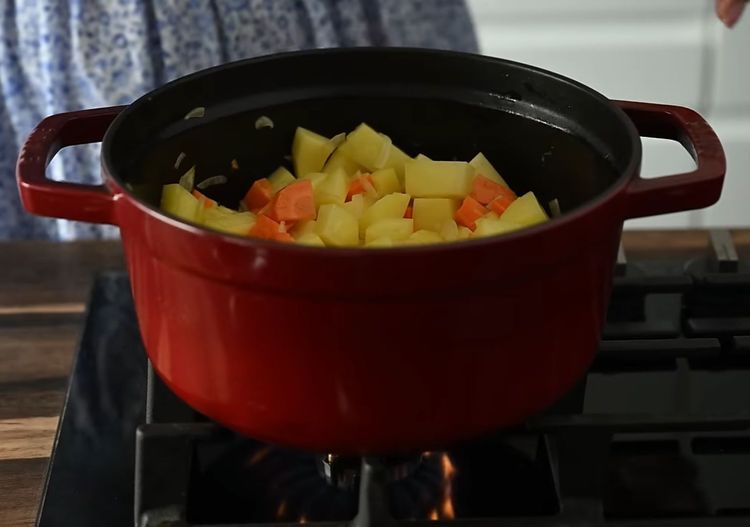Step 1.1: Add potatoes, carrots, and pickled cucumbers to the pot