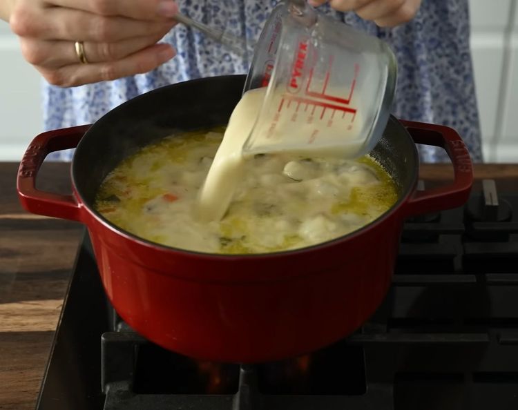 Step 1.1: Stir the sour cream mixture into the soup