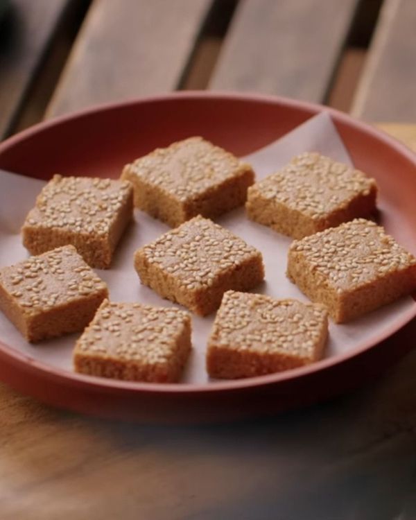 Perfect Til Gud Gajak Barfi Recipe recipe