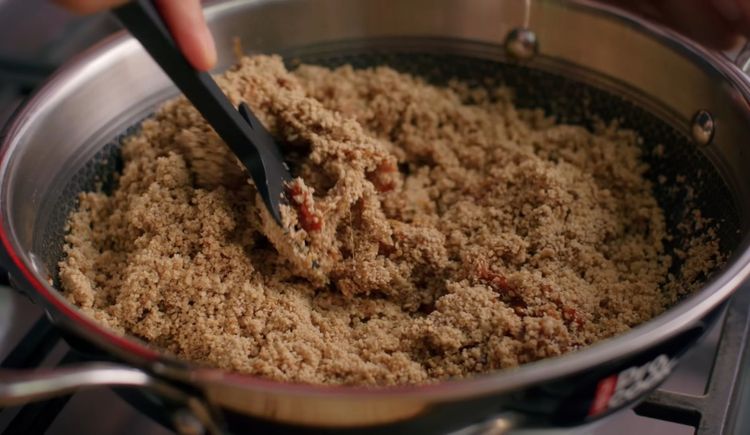 Step 4.2: Add the ground sesame powder immediately and mix quickly as the mixture will thicken fast