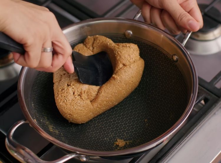 Step 4.3: Add the ground sesame powder immediately and mix quickly as the mixture will thicken fast