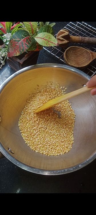 Step 1.2: Roast yellow moong dal on medium heat until it turns golden brown and aromatic