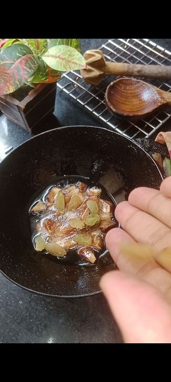 Step 5.2: In a small pan, heat 1 tablespoon of ghee