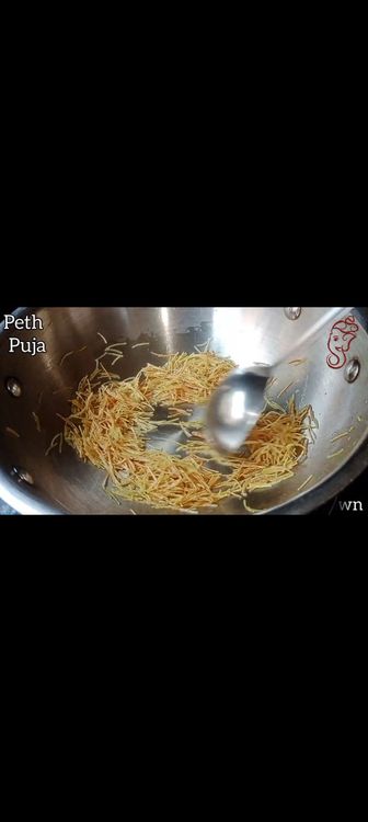 Step 1.1: Again heat 1 tbsp ghee and roast vermicelli till it turns brown in colour