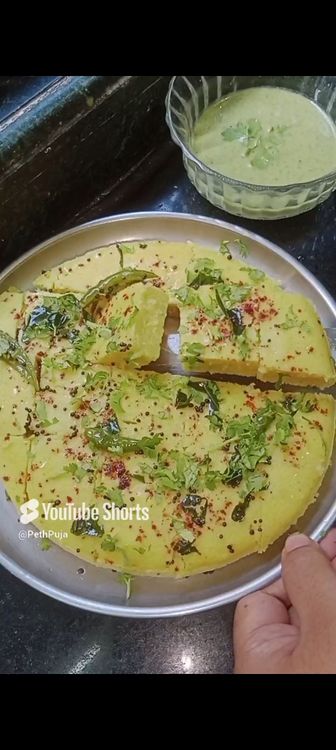 Step 1.3: Pour the sweet tempering over the khaman and serve hot with green chutney