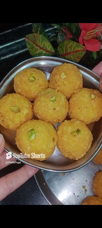 Step 2.2: Make ladoos and garnish with pistachio flakes 