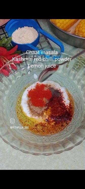 Step 2.2: In a bowl, add curd, oil, red chilli powder, black pepper powder, turmeric powder, salt to taste, chaat masala, kashmiri red chilli powder , squeeze some lemon